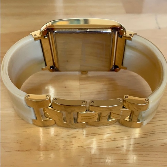 Michael Kors - Picture 2 of 3